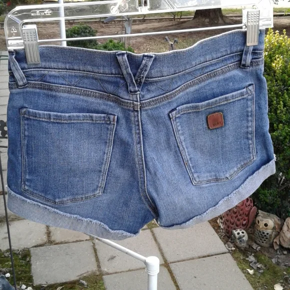 Short brand is Rocky dream size 1-25 good condition in inseam 2 1/2 in - Picture 3 of 8
